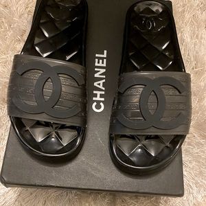 COPY - CHANEL CC Jelly Pool Slide